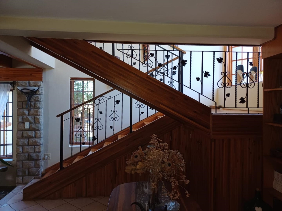 5 Bedroom Property for Sale in Ladybrand Free State